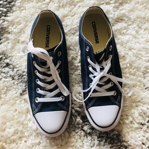 Navy blue converse